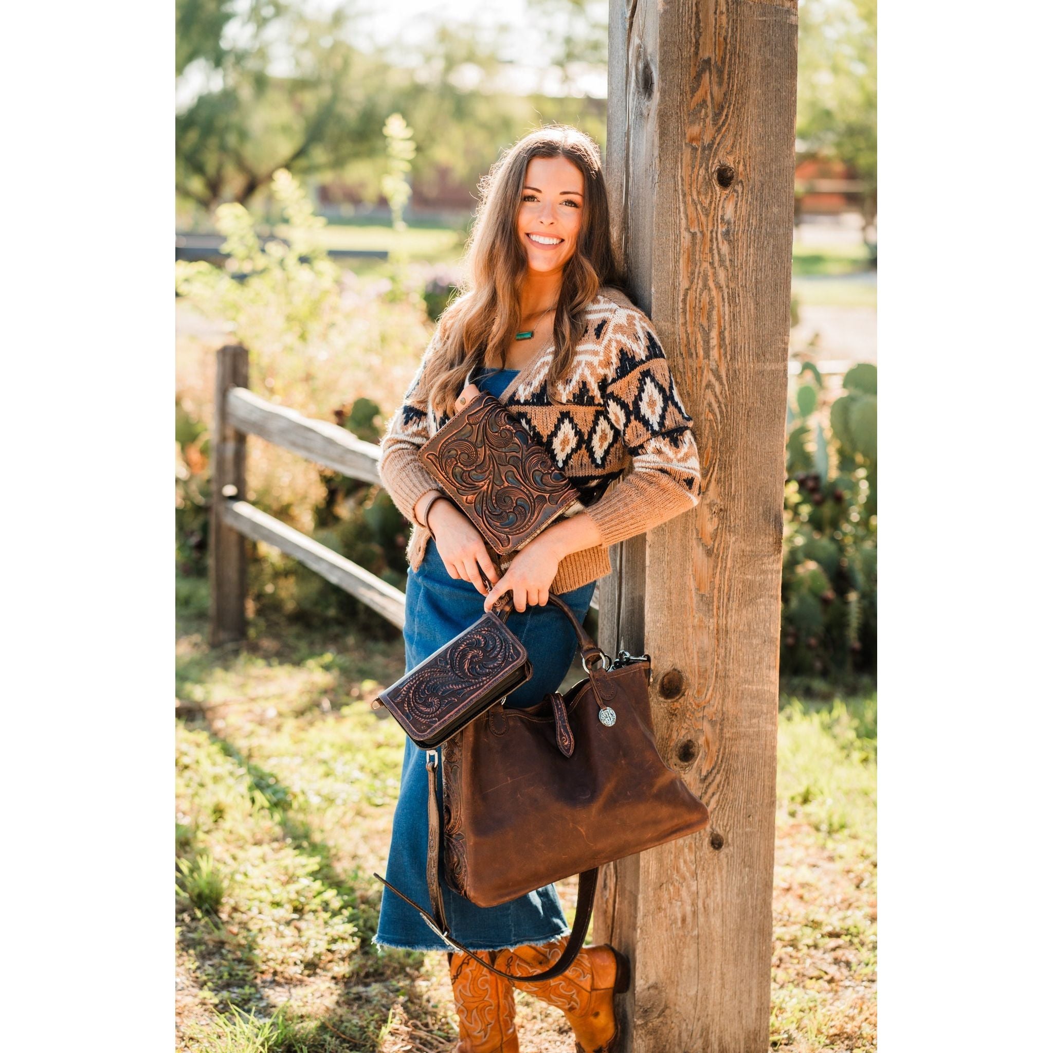 CVT03 - Chocolate Tooled Tote - Double J Saddlery