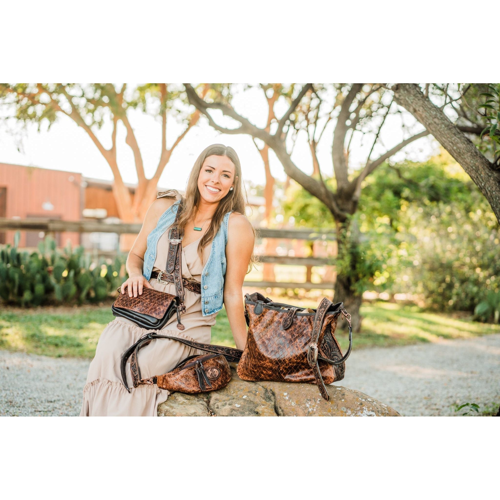 CVT04 - Diamond Weave Tooled Tote - Double J Saddlery