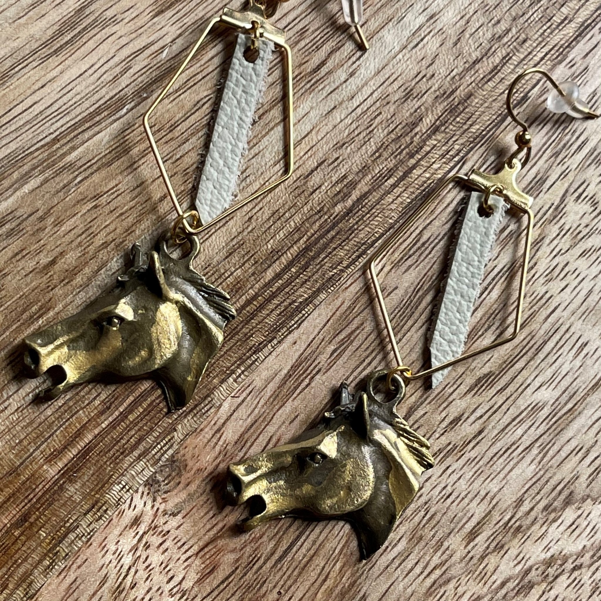 VE109 - Brass Horse Earrings - Double J Saddlery