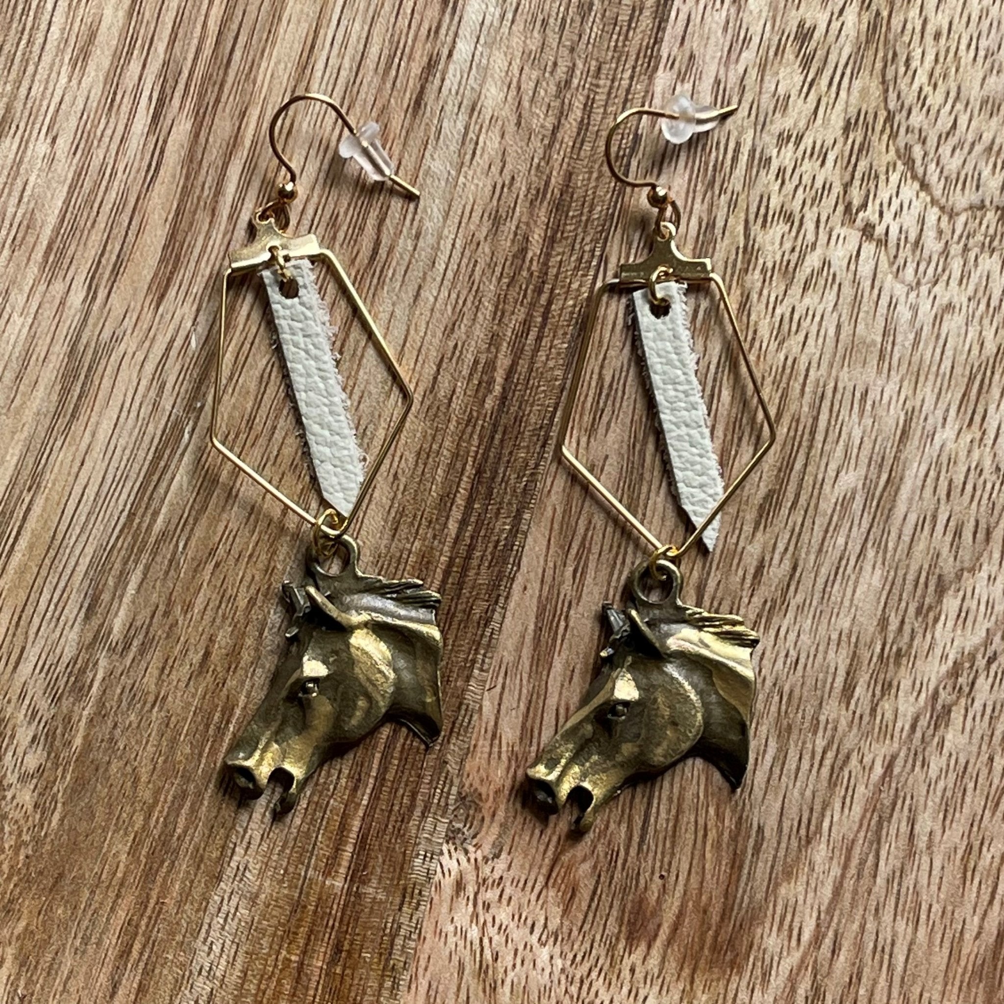 VE109 - Brass Horse Earrings - Double J Saddlery