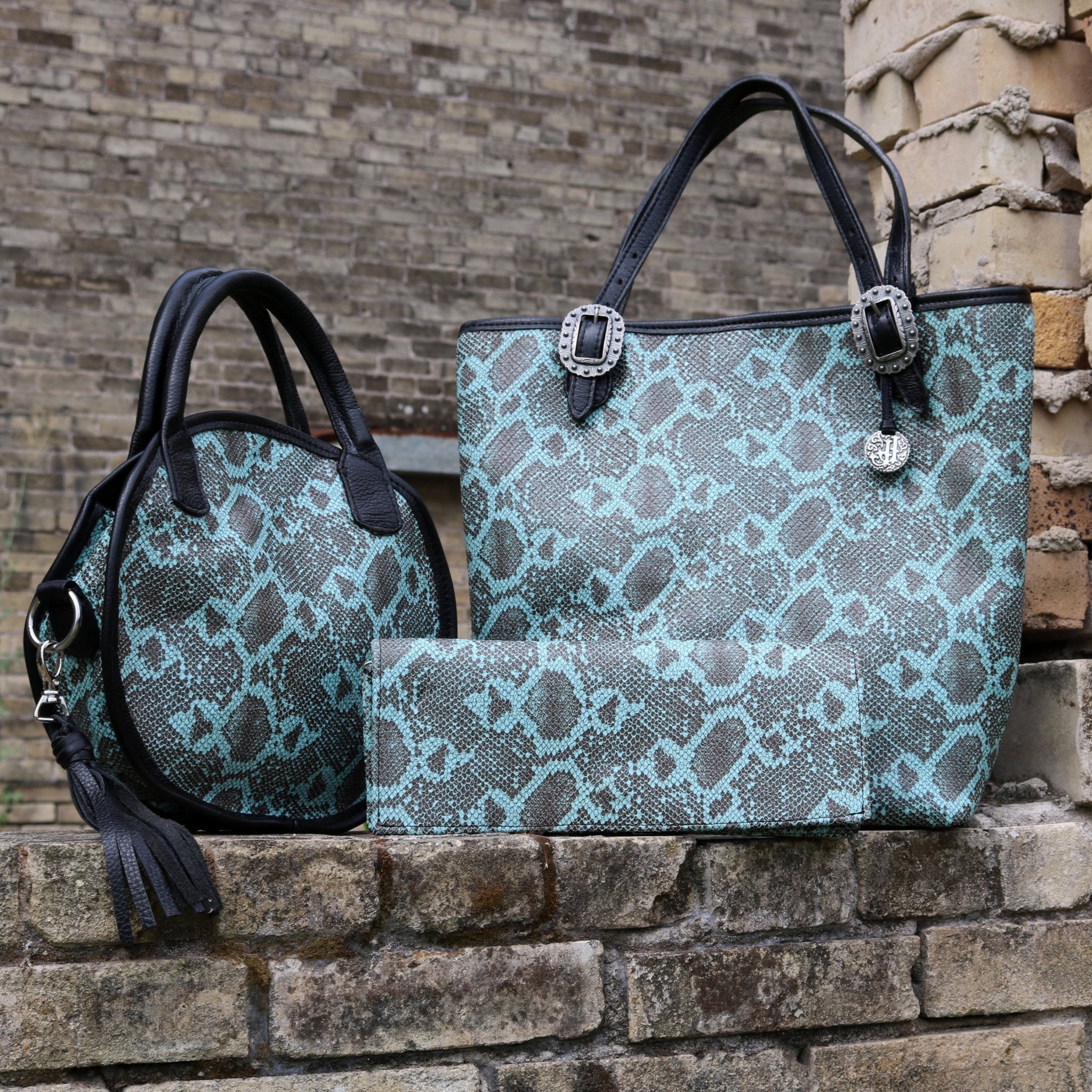 MST61 - Turquoise Desert Snake Print Messenger Tote - Double J Saddlery