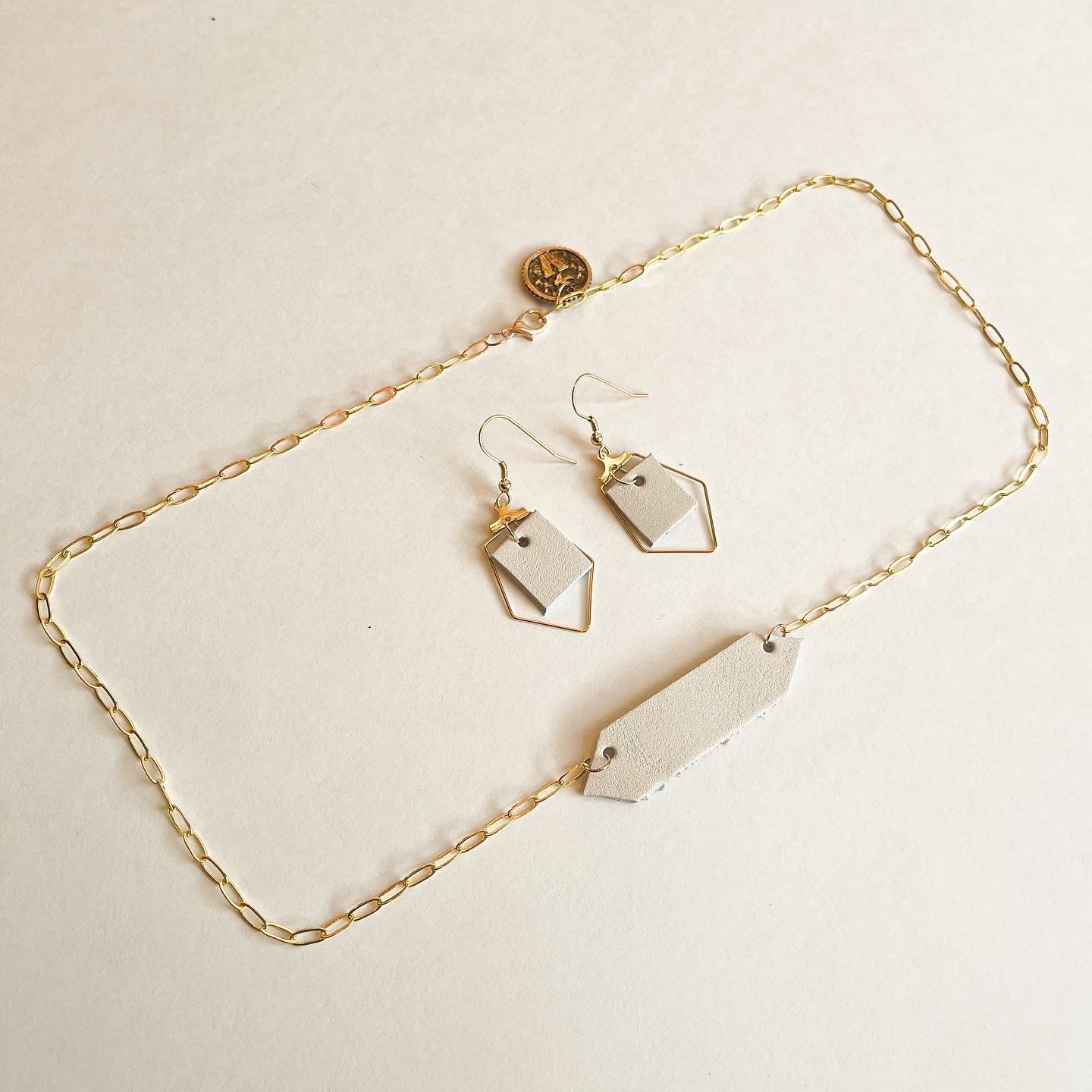 VN118 - The Minimalist White Leather Necklace - Double J Saddlery